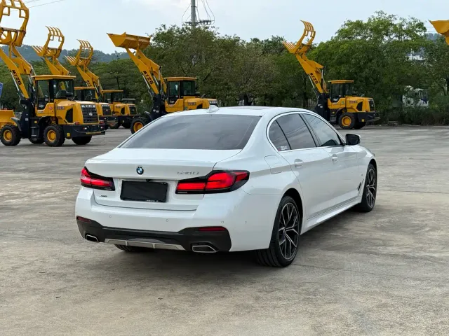 BMW BMW 5 Series 2022 Model Third Facelift 530Li Premium M Sport Package — Фото автомобиля 9