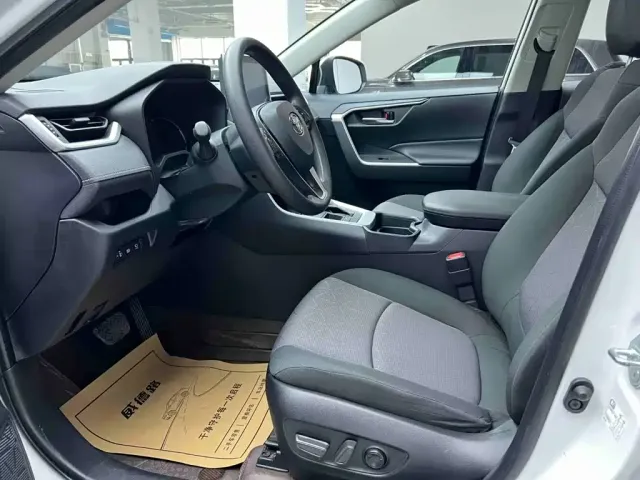 Toyota RAV4 Rongfang 2022 Hybrid 2.5L E-CVT 2WD Elite Edition — Фото автомобиля 12