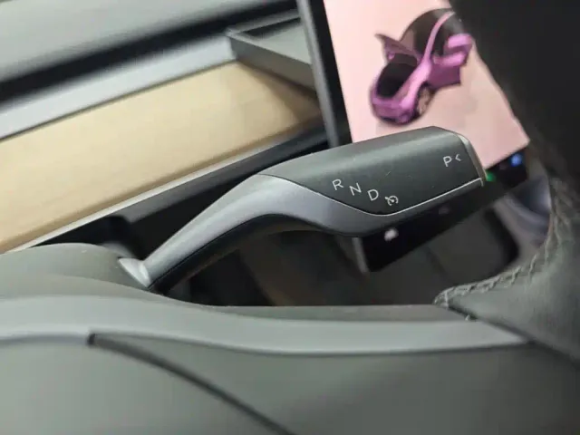 Tesla Model Y — Фото автомобиля 13