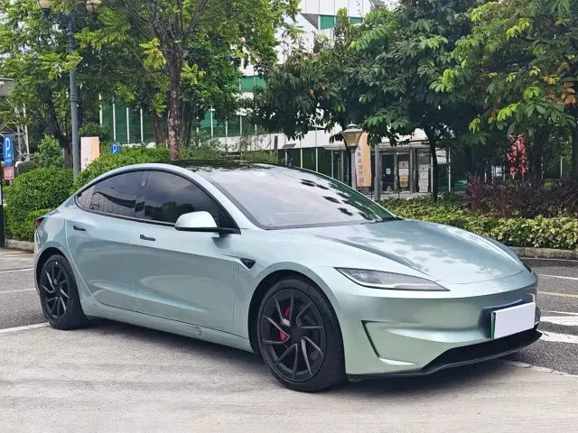 Tesla Model 3 — Фото автомобиля 3