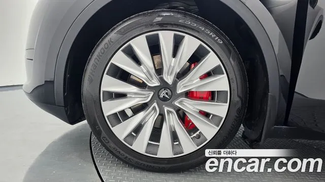 Tesla Model Y — Фото автомобиля 5