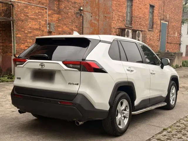 Toyota RAV4 — Фото автомобиля 6