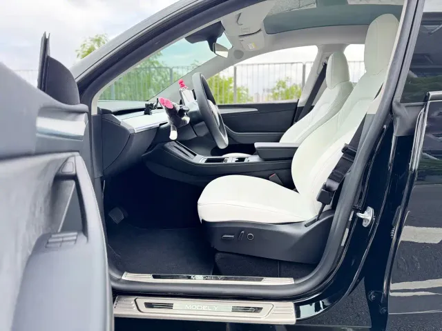 Tesla Model Y — Фото автомобиля 9
