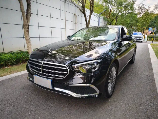 Mercedes-Benz E-Class — Фото автомобиля 12