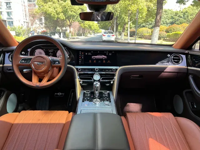 Bentley Flying Spur — Фото автомобиля 12