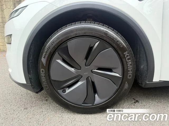 Tesla Model Y — Фото автомобиля 7