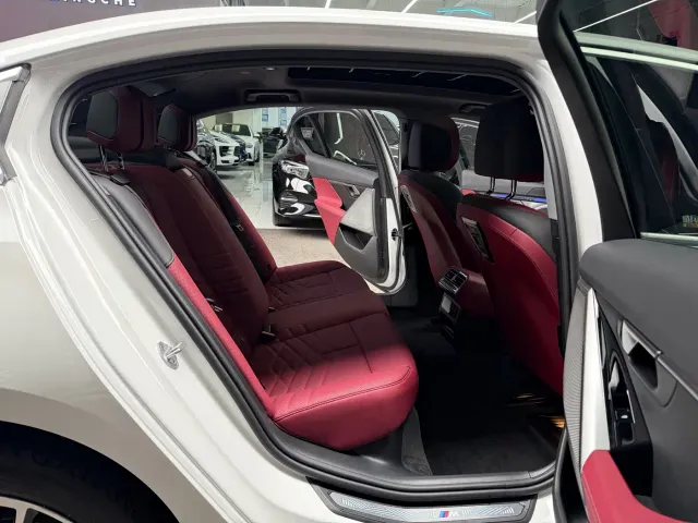 BMW 5 Series — Фото автомобиля 15