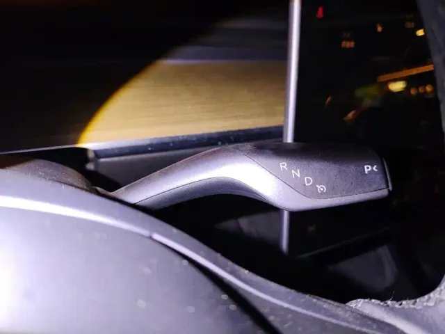 Tesla Model Y — Фото автомобиля 16