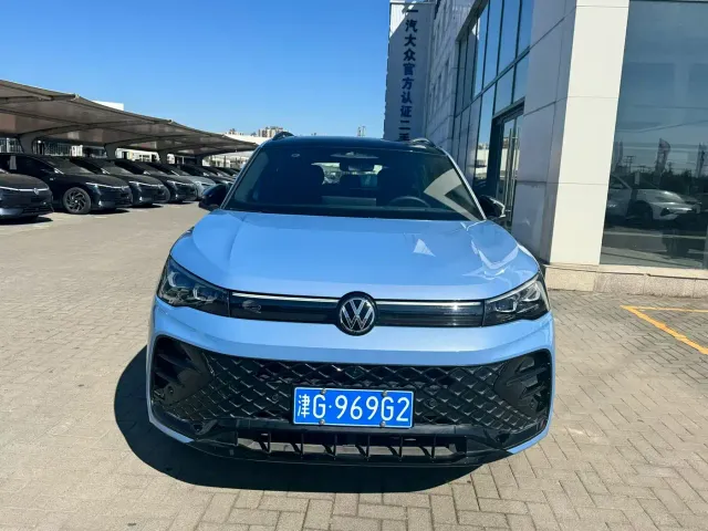 Volkswagen Tiguan L — Фото автомобиля 2