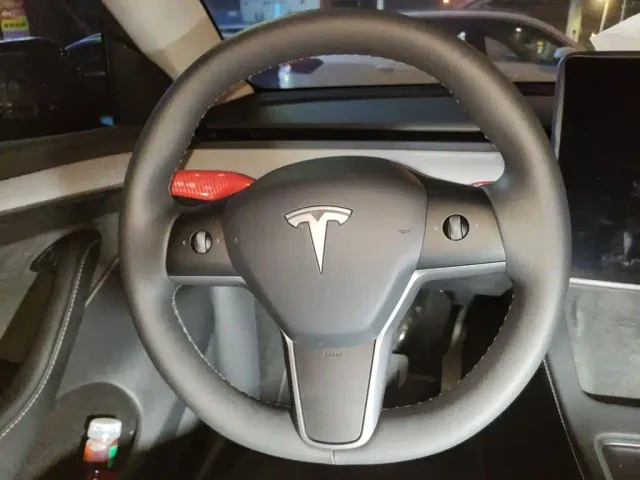 Tesla Model Y — Фото автомобиля 11