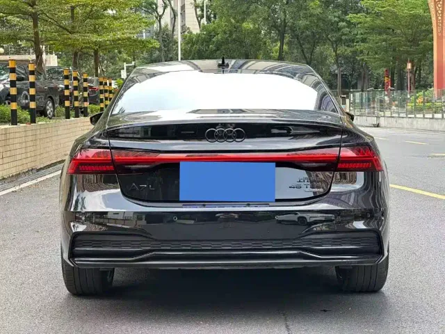 Audi Audi A7L 2023 45 TFSI quattro S-line Black Warrior Edition — Фото автомобиля 3