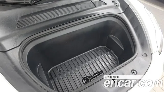 Tesla Model Y — Фото автомобиля 6