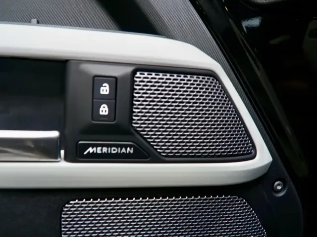 Land Rover Defender — Фото автомобиля 18