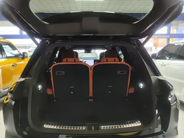Li Auto L8 — Фото автомобиля 14