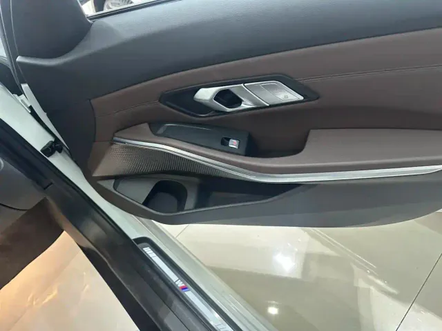 BMW 3 Series — Фото автомобиля 9