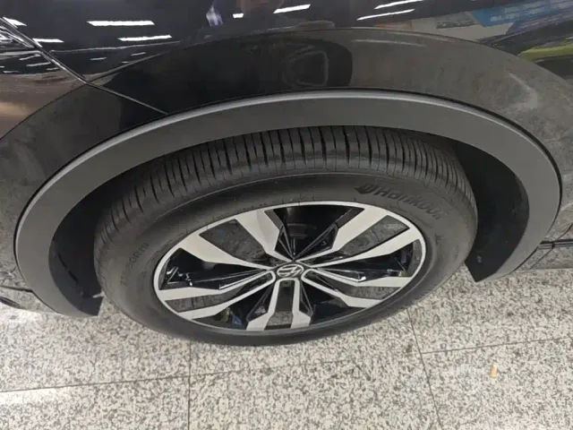 Volkswagen Tiguan L — Фото автомобиля 22