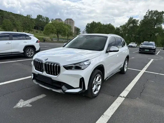 Фотография автомобиля — BMW X1