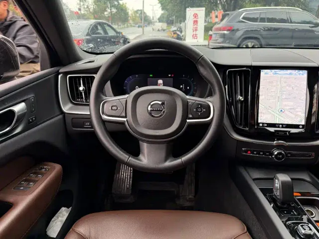 Volvo XC60 — Фото автомобиля 14