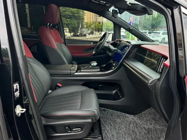 GAC Trumpchi M8 — Фото автомобиля 19