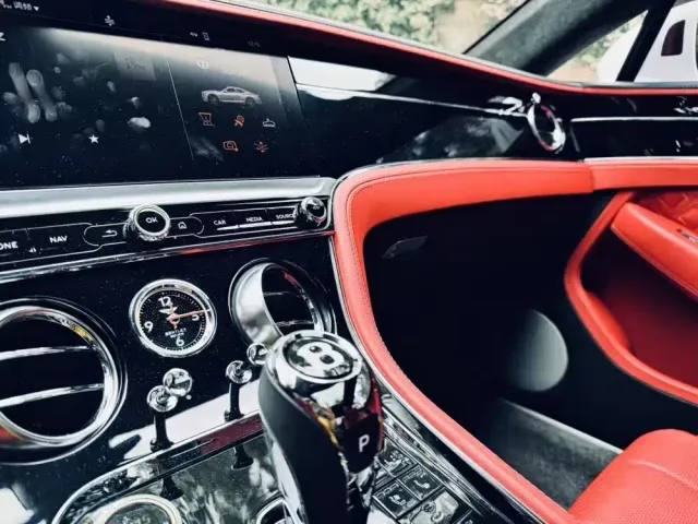 Bentley Continental — Фото автомобиля 7