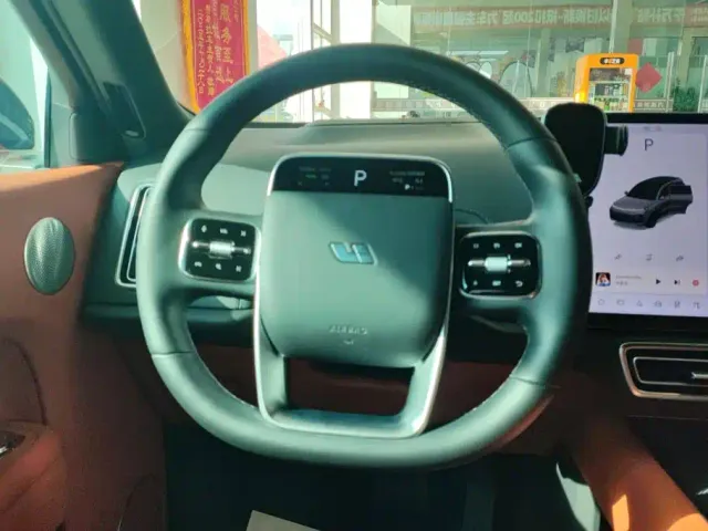 Li Auto L8 — Фото автомобиля 15