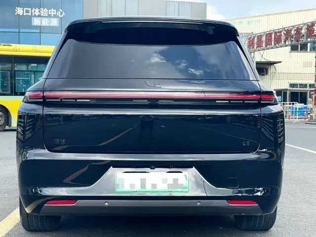 Li Auto L8 — Фото автомобиля 5