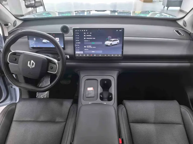 Leapmotor C10 — Фото автомобиля 5