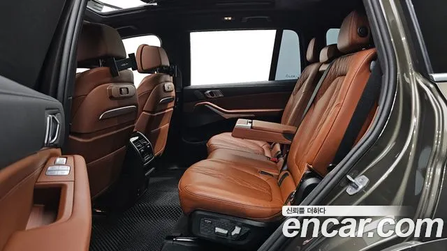 BMW X7 — Фото автомобиля 10