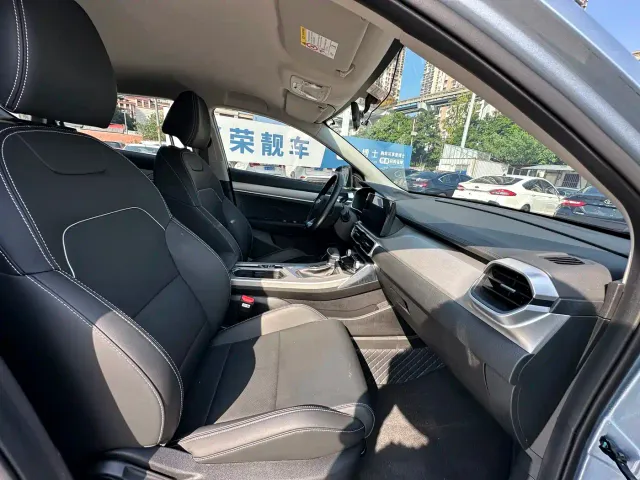 Geely Binyue — Фото автомобиля 17