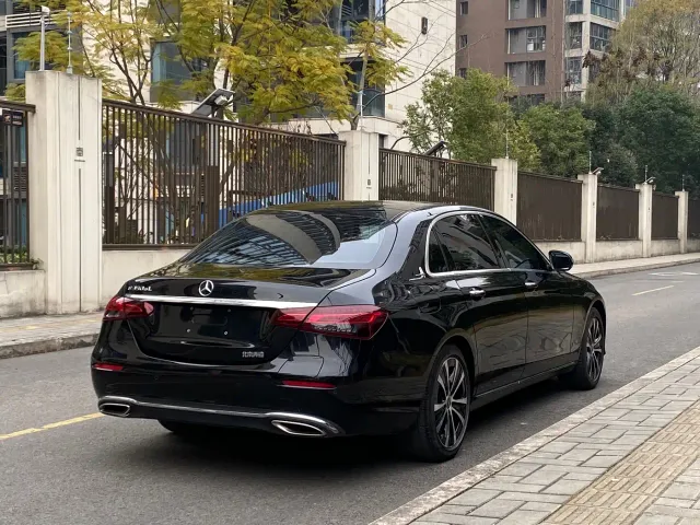 Mercedes-Benz E-Class — Фото автомобиля 18
