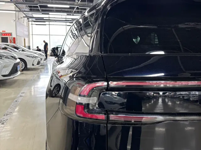 Changan Qiyuan Q07 — Фото автомобиля 9