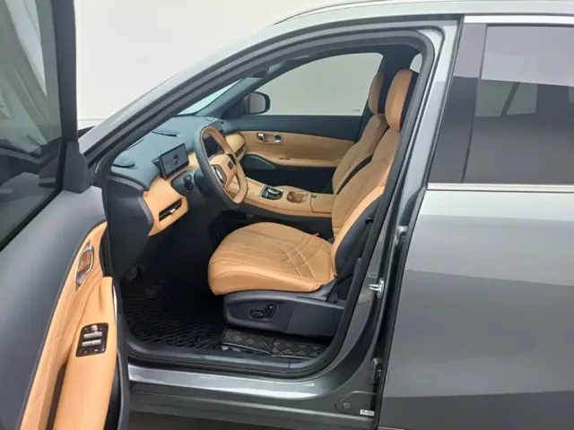 Geely Galaxy Starship 7 EM-i — Фото автомобиля 9