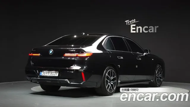 BMW 7 Series G70 — Фото автомобиля 2