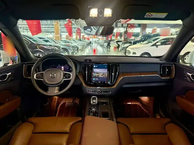 Volvo XC60 — Фото автомобиля 10