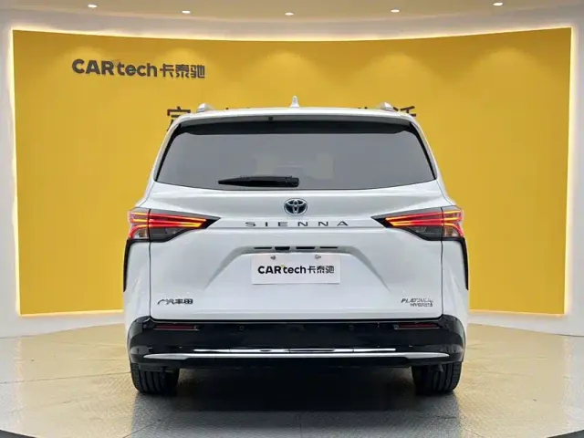 Toyota Sienna — Фото автомобиля 5