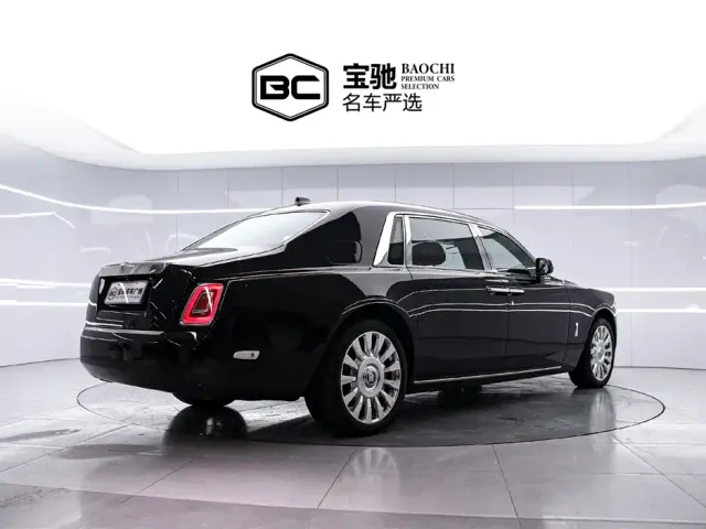 Rolls-Royce Phantom — Фото автомобиля 3