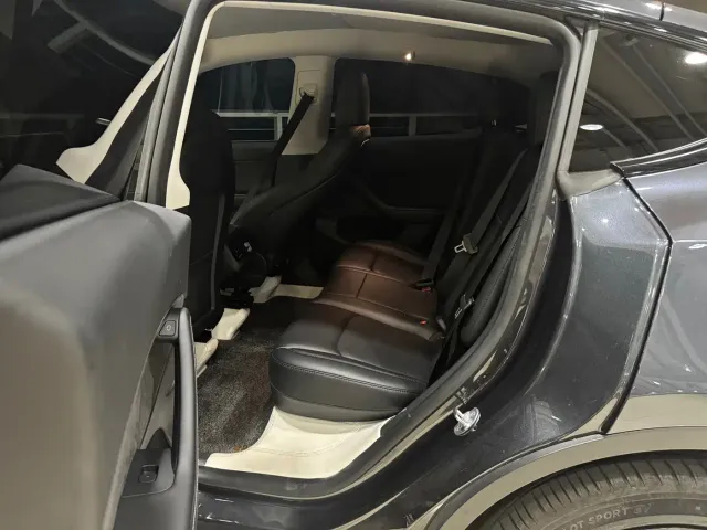 Tesla Model Y — Фото автомобиля 7