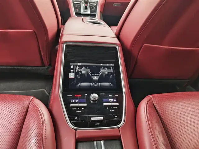 Porsche Panamera — Фото автомобиля 12