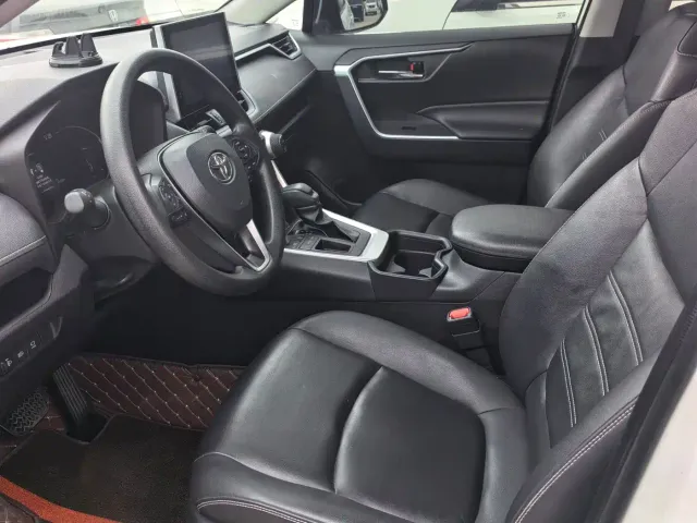 Toyota RAV4 — Фото автомобиля 4