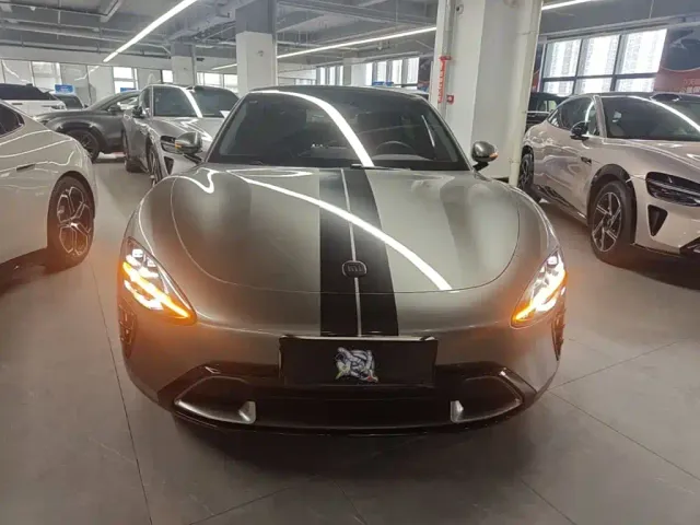 Xiaomi SU7 — Фото автомобиля 2