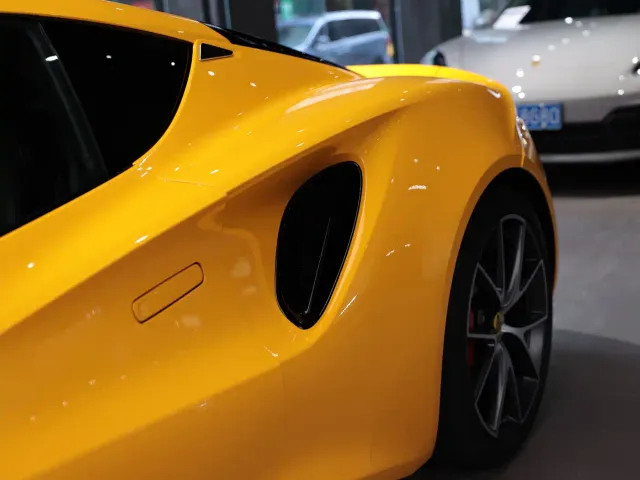 Lotus Emira — Фото автомобиля 17