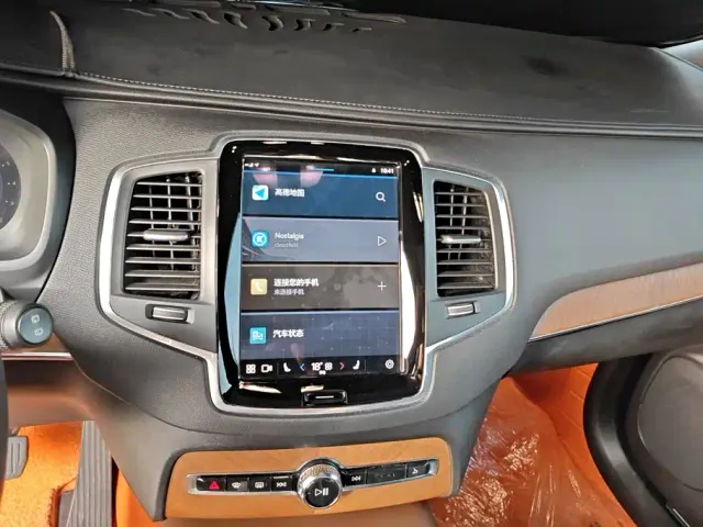 Volvo XC90 — Фото автомобиля 13