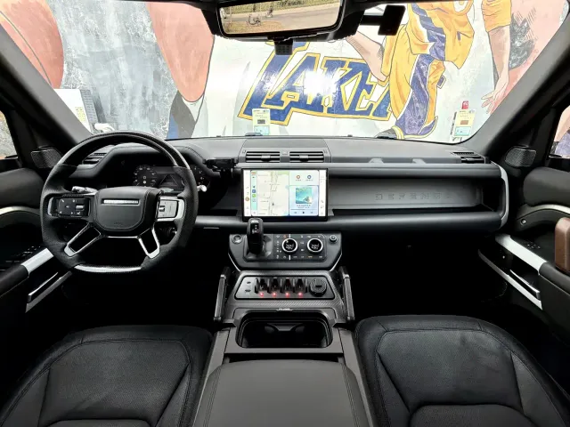 Land Rover Defender — Фото автомобиля 7