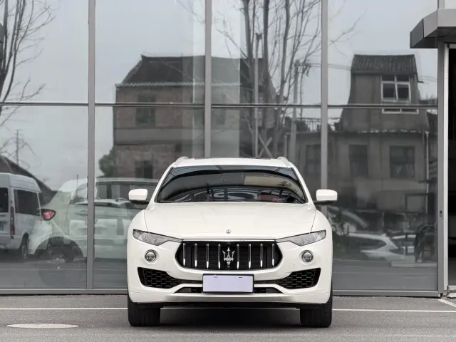 Maserati Levante — Фото автомобиля 2