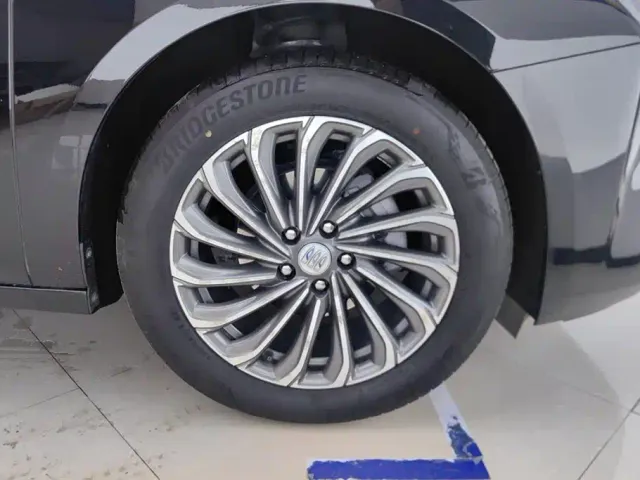 Buick LaCrosse — Фото автомобиля 6