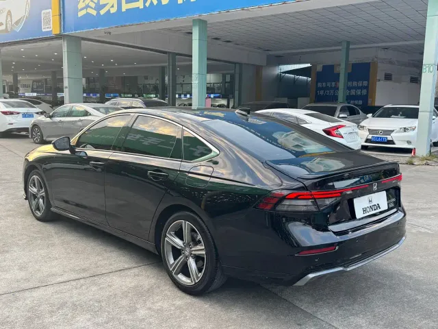 Honda Accord — Фото автомобиля 9