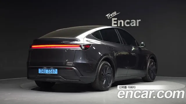 Tesla Model Y — Фото автомобиля 2