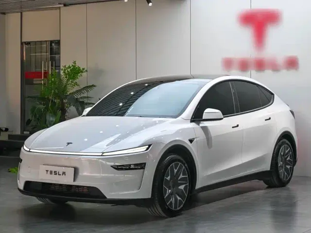 Фотография автомобиля — Tesla Model Y L