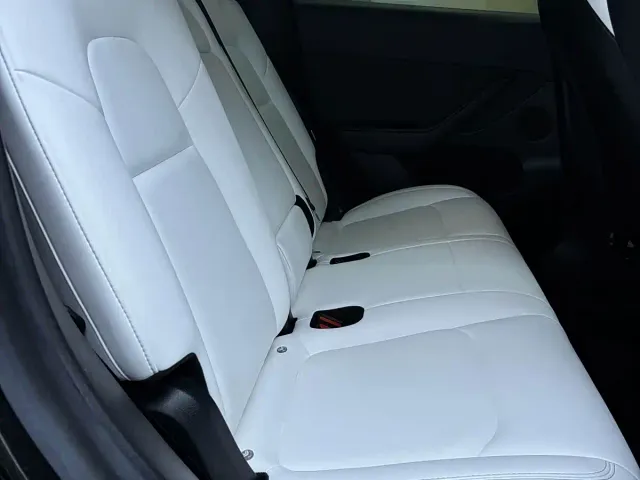 Tesla Model Y — Фото автомобиля 10