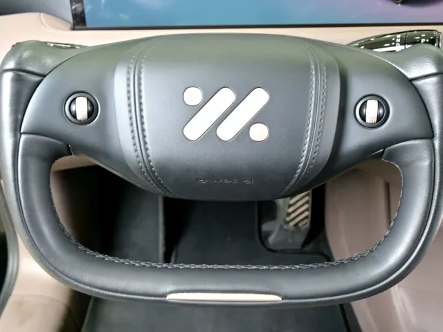 IM Motors L6 — Фото автомобиля 17
